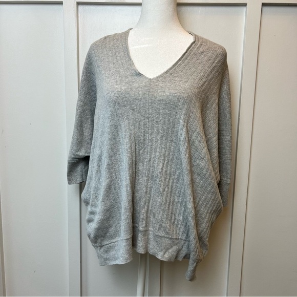 Cabi Womens Ribbed Top Grey Dolman Knit Tee Oversized V Neck Size XS Style #5451 - Picture 1 of 7
